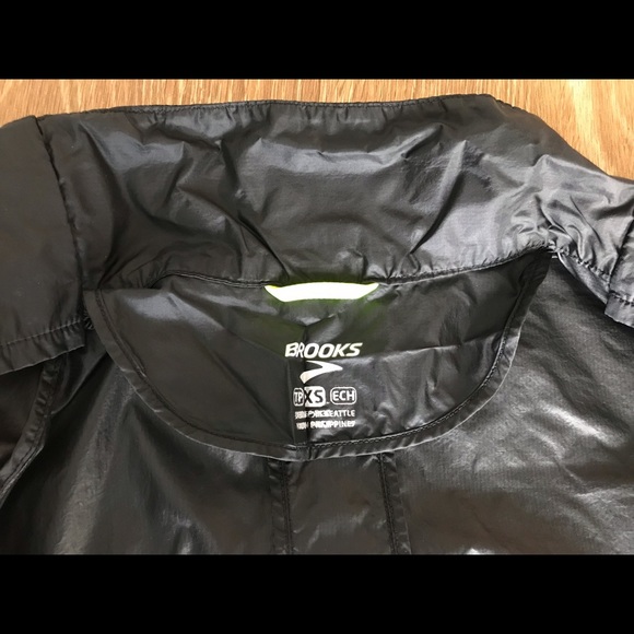 Brooks Women's LSD Jacket - XS - Picture 10 of 10